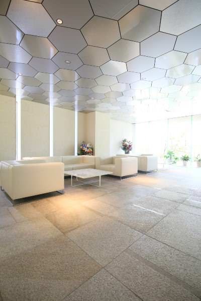 27F 2LDK Apartment with Ocean View in Naha's Omoromachi - Image 1