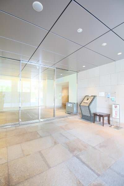 27F 2LDK Apartment with Ocean View in Naha's Omoromachi - Thumbnail 2