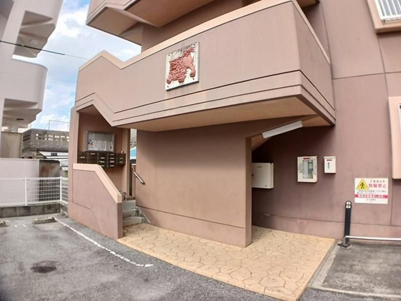 1LDK Apartment for Rent in Ginowan, Okinawa - Thumbnail 3