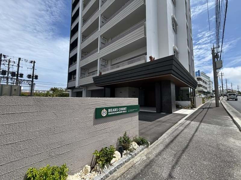 New 2LDK Apartment with Ocean Views in Chatan, Okinawa - Thumbnail 2