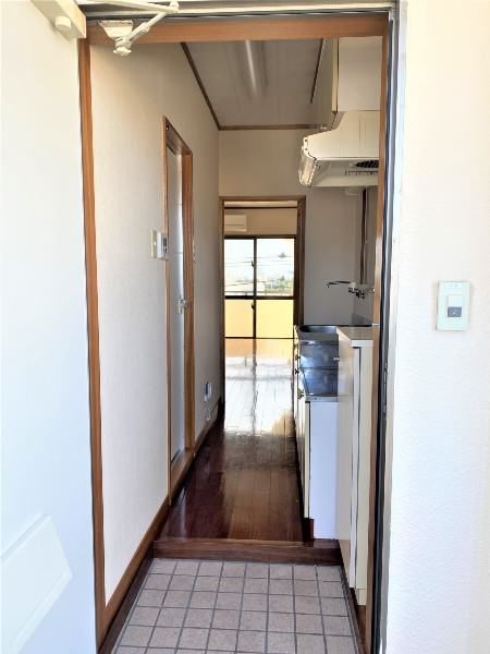 1K Apartment for Rent in Nakagusuku Village, Okinawa - Thumbnail 4