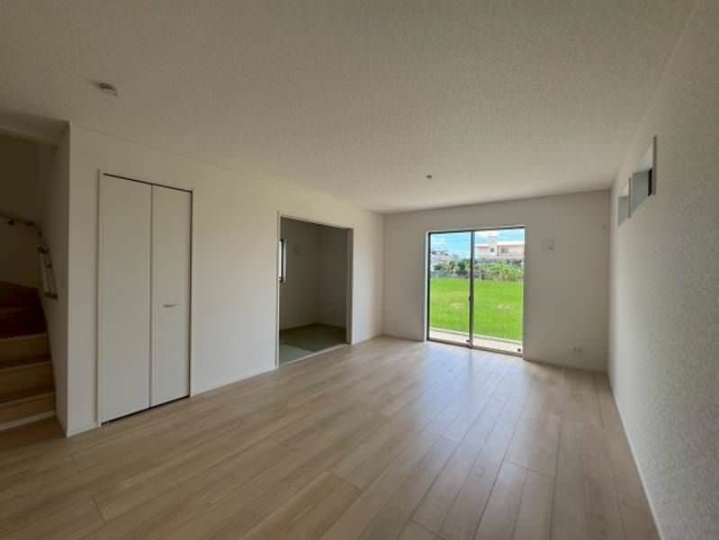 New 4LDK House in Uruma City, Okinawa with Rooftop Balcony - Thumbnail 4