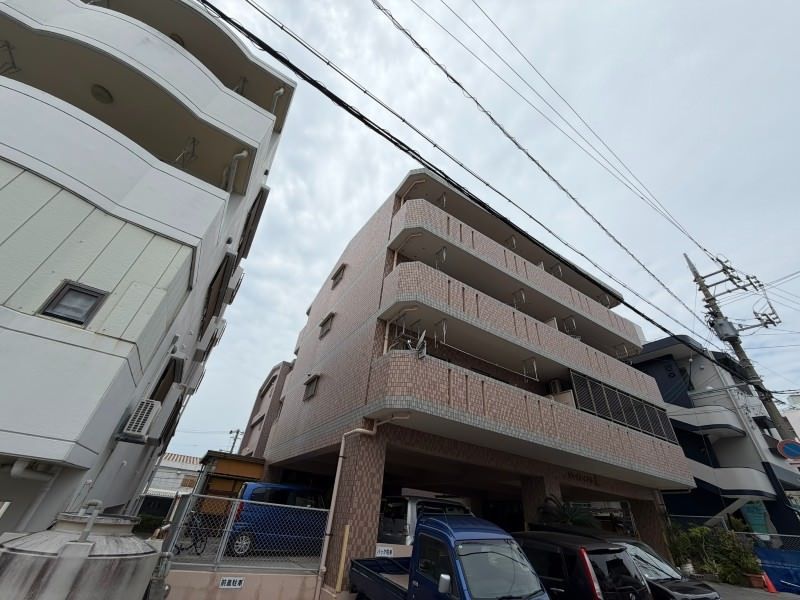 3LDK Apartment for Rent in Naha, Okinawa near Akamine Station - Thumbnail 2