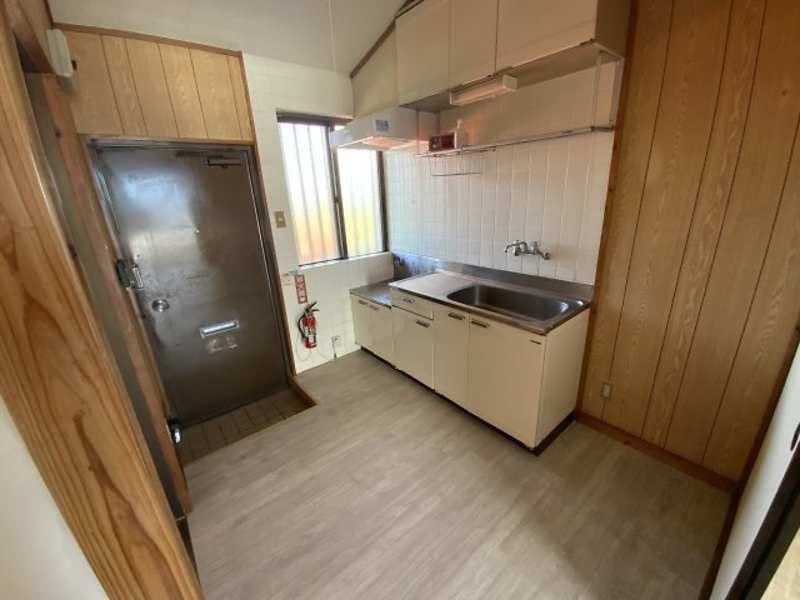 1K Apartment for Rent in Nakagusuku Village, Okinawa with Free Parking - Thumbnail 3