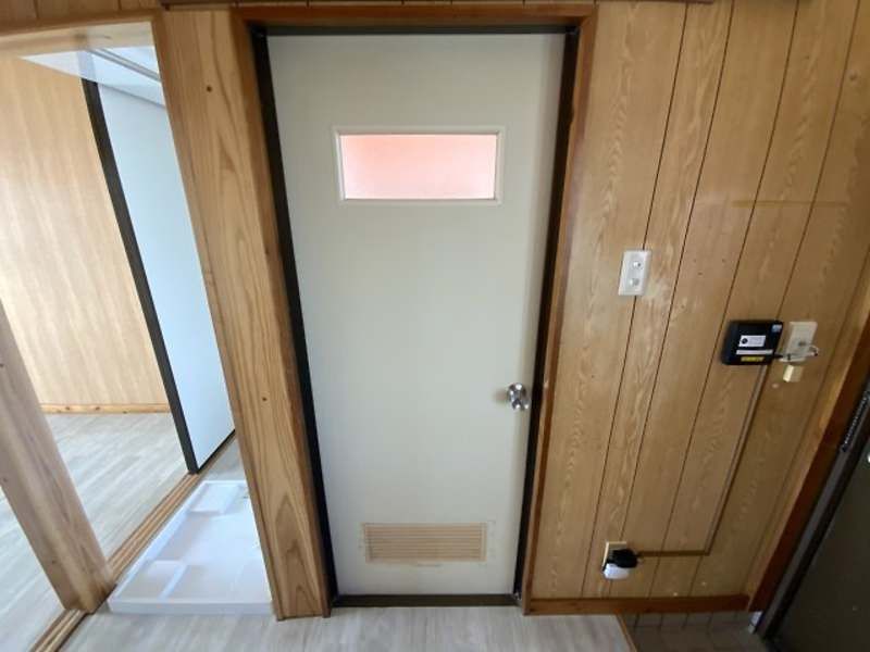 1K Apartment for Rent in Nakagusuku Village, Okinawa with Free Parking - Thumbnail 2