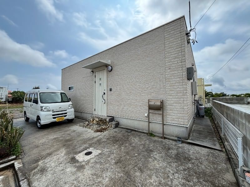 Land with House for Sale in Tsukishiro, Nanjo City, Okinawa - Thumbnail 3