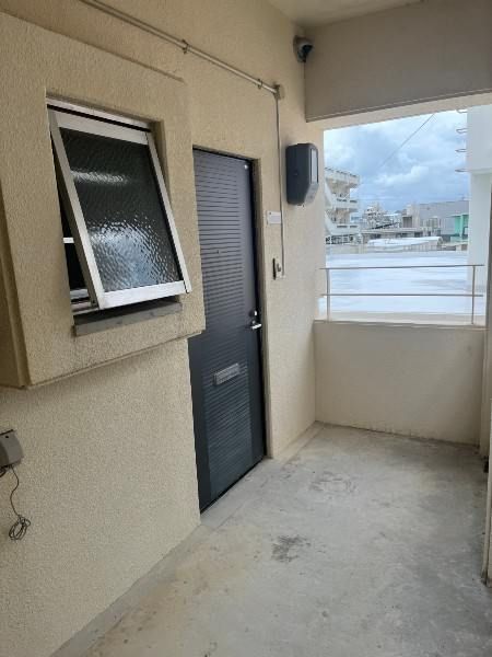 1K Apartment for Rent in Urasoe, Okinawa - No Deposit, South-Facing - Thumbnail 3