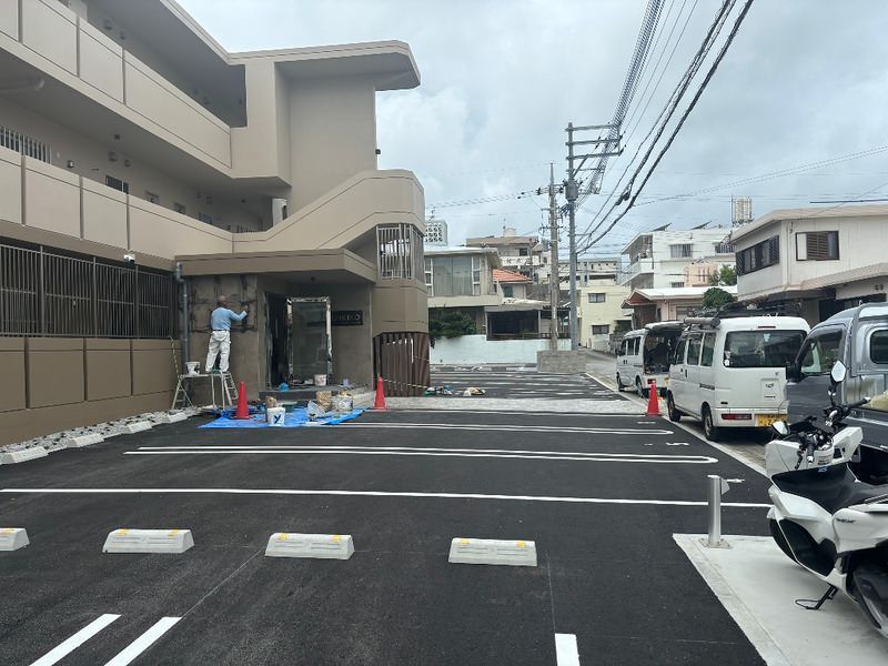 Modern 2LDK Apartment for Rent in Okinawa City with Garden - Thumbnail 3