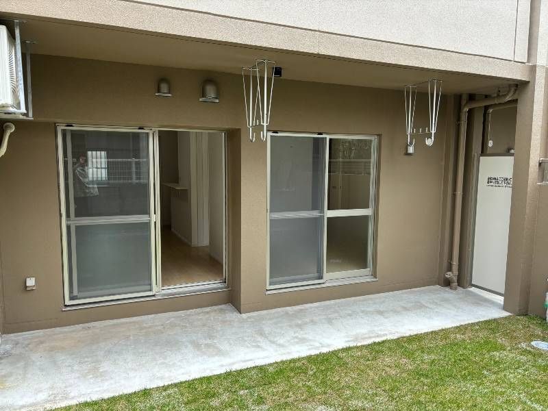 Modern 2LDK Apartment for Rent in Okinawa City with Garden - Thumbnail 2