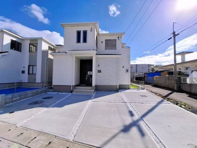 New 2025 4LDK House with Sea Views in Yomitan Village, Okinawa - Thumbnail 3