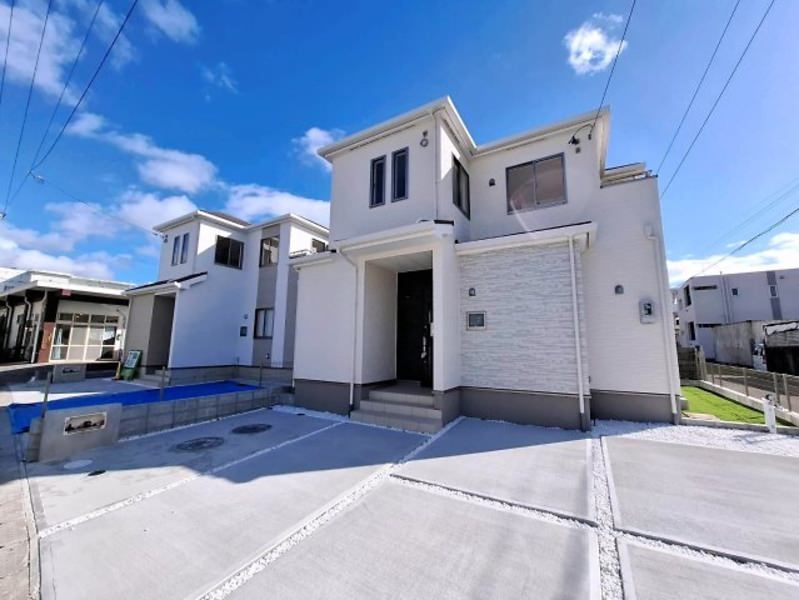 New 2025 4LDK House with Sea Views in Yomitan Village, Okinawa - Thumbnail 2