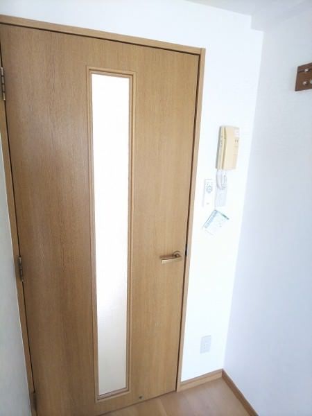 1K Apartment for Rent in Naha Omoromachi, Okinawa - 60,000 Yen - Thumbnail 2