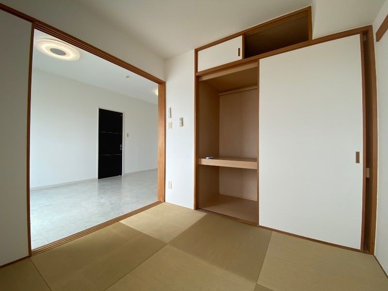 Rental 3LDK Apartment in Ginowan, Okinawa with Panoramic Views - Image 1