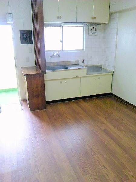 2DK Apartment for Rent in Uchima, Urasoe, Okinawa - Thumbnail 4