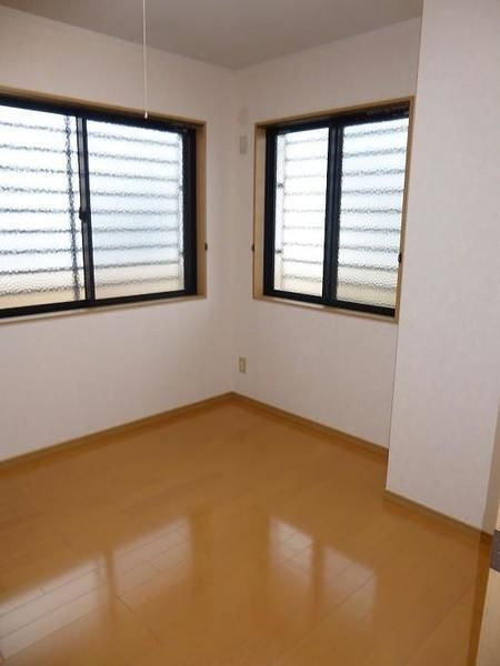 2LDK Apartment for Rent in Haebaru Town, Okinawa - Thumbnail 3