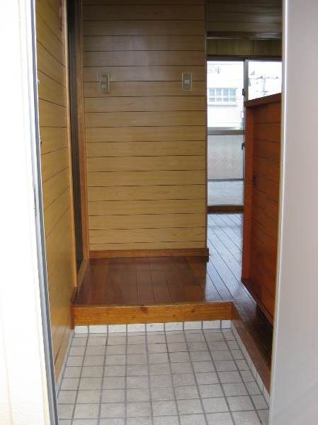 2DK Apartment for Rent in Ginowan City, Okinawa - Thumbnail 2