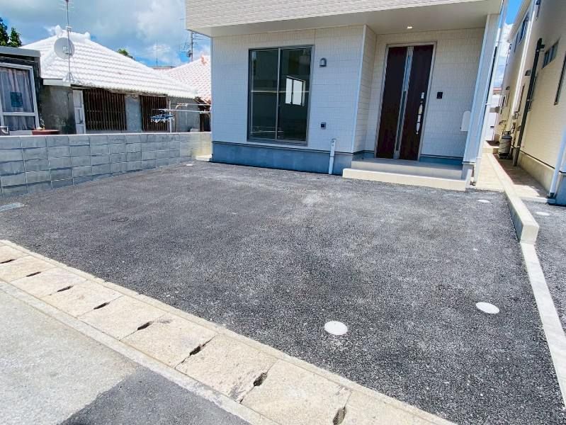 New 4LDK House in Uruma City Okinawa with 3 Parking Spaces - Thumbnail 2