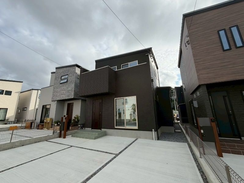 New 4LDK House for Sale in Uruma, Okinawa with 3 Parking Spaces - Thumbnail 3