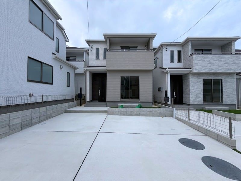 New 4LDK House for Sale in Uruma, Okinawa with 3 Car Parking - Thumbnail 3