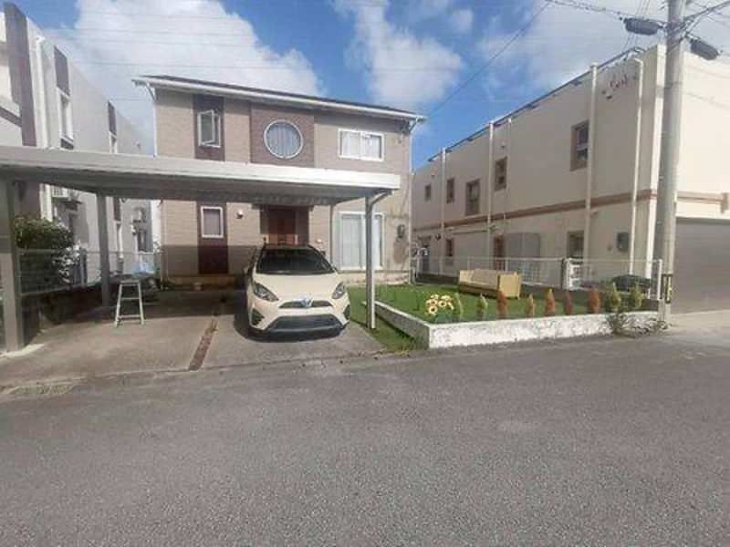 Wooden 4LDK House with Solar Carport in Okinawa City - Thumbnail 2