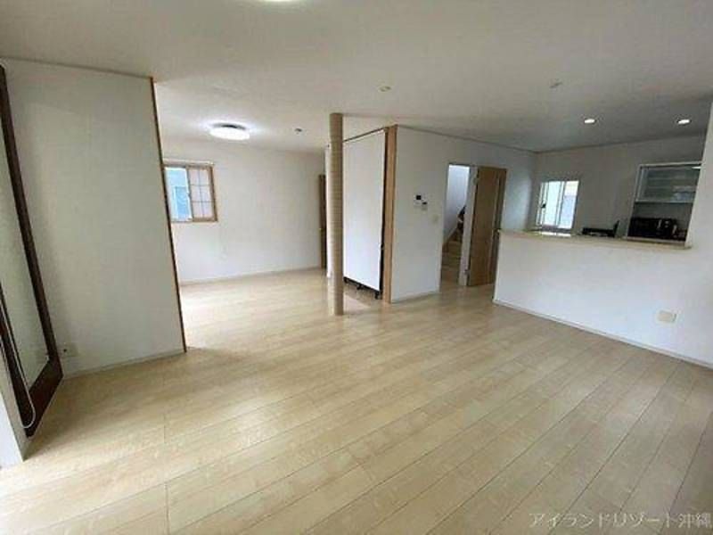 2016-Built 4LDK House with Garden in Yomitan Village, Okinawa - Thumbnail 3