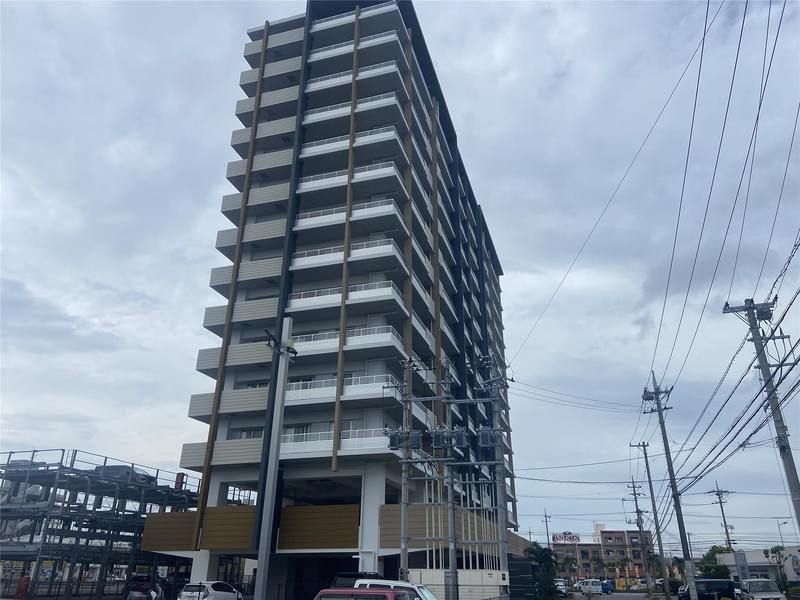 Pet-Friendly 2LDK Apartment for Rent in Okinawa City - Main Image