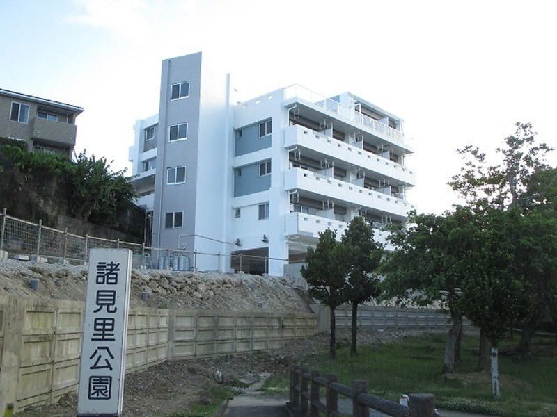 Modern 1K Apartment for Rent in Okinawa City, Pet-Friendly - Thumbnail 2