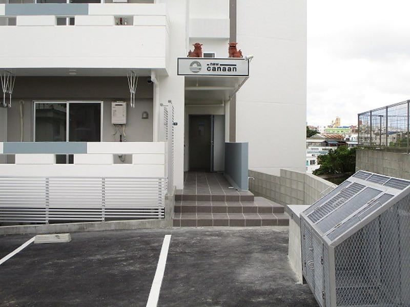 Modern 1K Apartment for Rent in Okinawa City, Pet-Friendly - Thumbnail 4