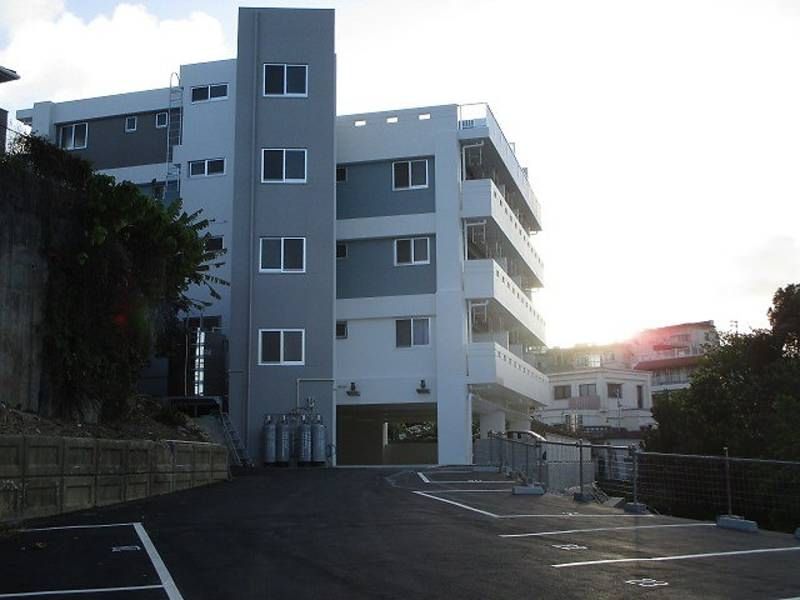 Modern 1K Apartment for Rent in Okinawa City, Pet-Friendly - Thumbnail 3