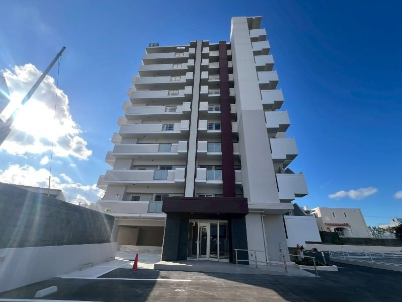 New 3LDK Condo with Panoramic Views & 2 Free Parking in Okinawa City - Thumbnail 3