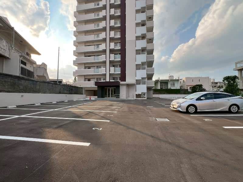New 3LDK Condo with Panoramic Views & 2 Free Parking in Okinawa City - Thumbnail 2