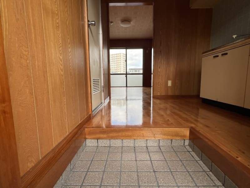 1K Apartment for Rent in Ginowan, Okinawa - 33,000 Yen - Thumbnail 2