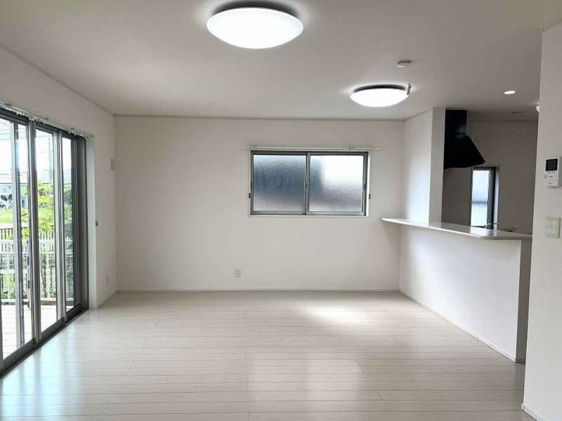 4LDK Family Home with 5 Parking Spaces in Itoman, Okinawa - Thumbnail 3