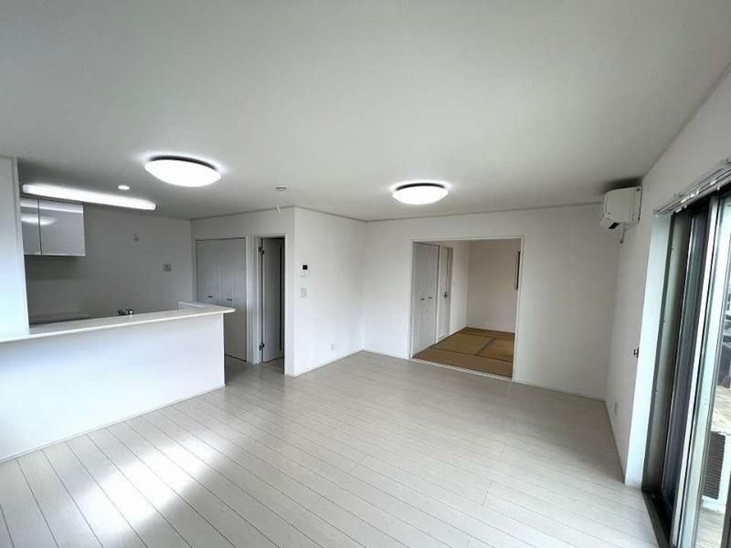 4LDK Family Home with 5 Parking Spaces in Itoman, Okinawa - Thumbnail 2