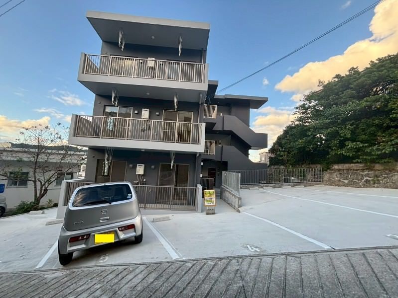 New 2LDK Apartment for Rent in Yonabaru, Okinawa with Free Internet - Image 1