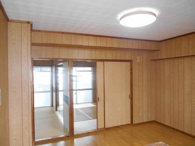 2DK Apartment for Rent in Urasoe, Okinawa with Free Parking - Thumbnail 2