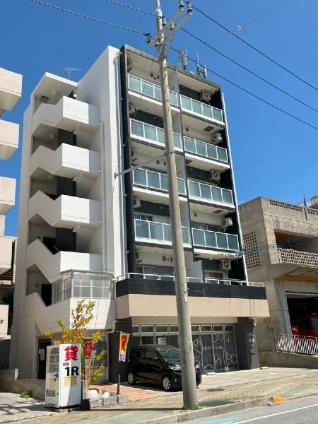 Mark City Kinjo 302: 1R Apartment for Rent in Naha, Okinawa - Thumbnail 3