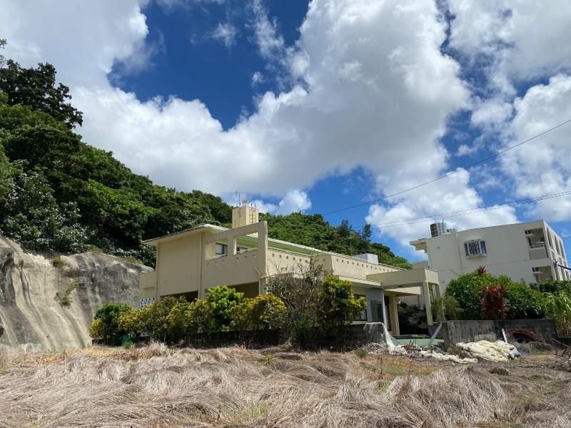 Large 5LDK+1S House on 2487sqm Land in Tomigusuku, Okinawa - Thumbnail 4