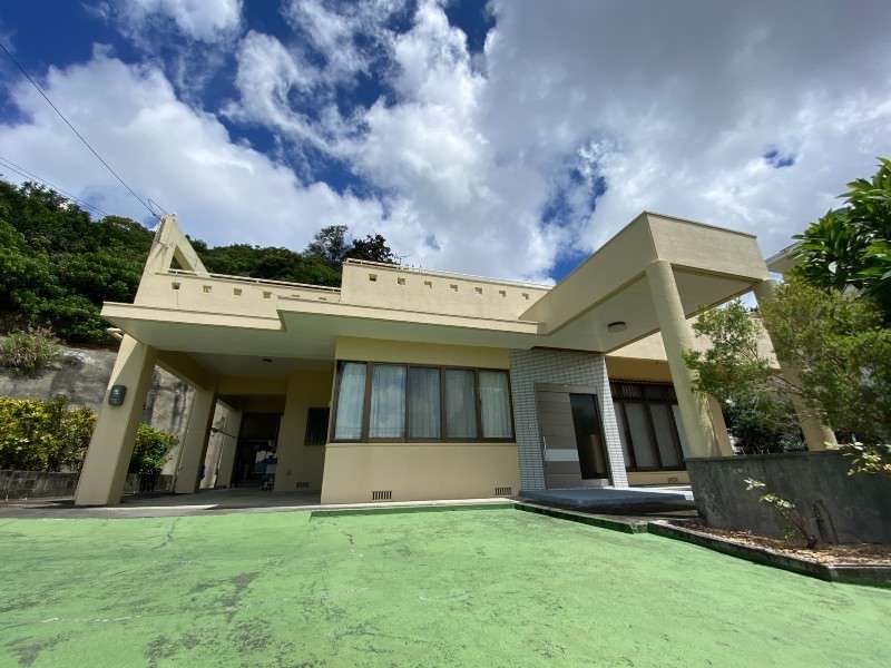 Large 5LDK+1S House on 2487sqm Land in Tomigusuku, Okinawa - Thumbnail 3