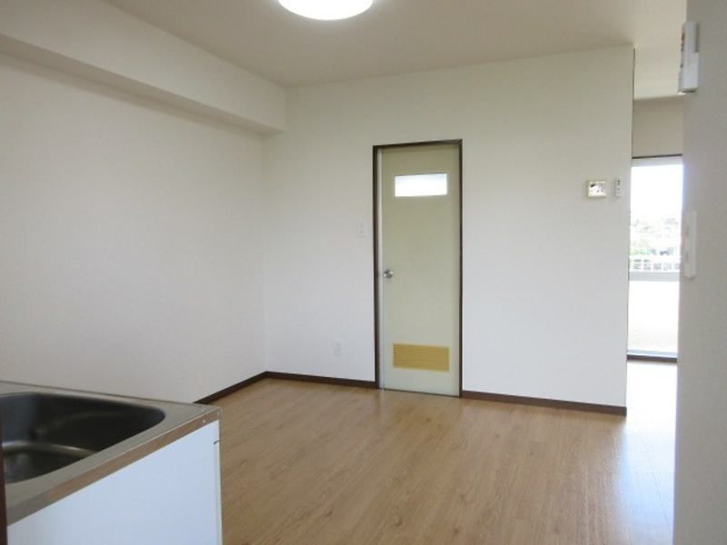 1R Apartment for Rent in Urasoe City, Okinawa | 40,000 JPY - Thumbnail 3