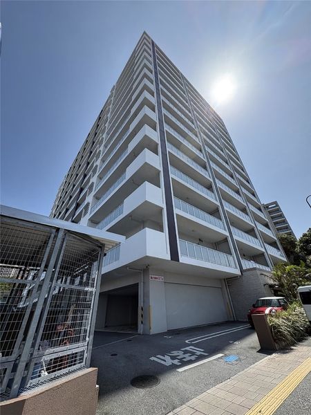 Premium Court Urasoe Makiminato 3LDK Apartment for Rent in Okinawa - Thumbnail 2