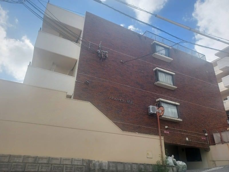 Two-Story Maisonette Apartment with Naha Views in Orokucho - Thumbnail 2
