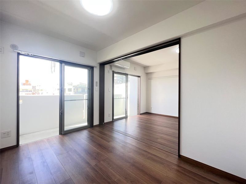 Modern 1LDK Apartment for Rent in Kubota, Okinawa City - Thumbnail 4