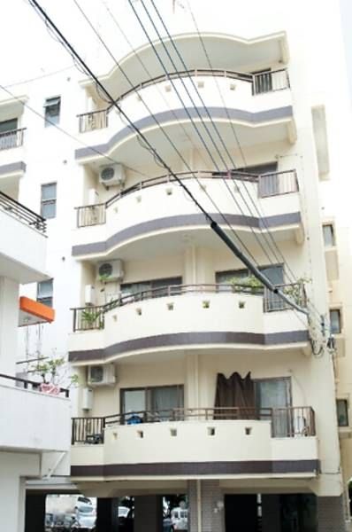 Cent Palace Rido 3DK Apartment for Rent in Naha Tenku - Thumbnail 2