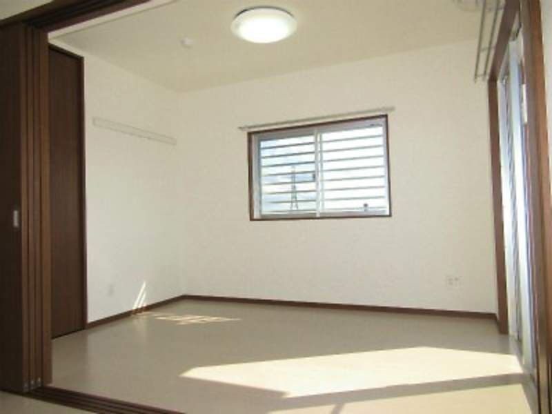 Court Happiness 2LDK Apartment for Rent in Uruma City, Okinawa - Thumbnail 2