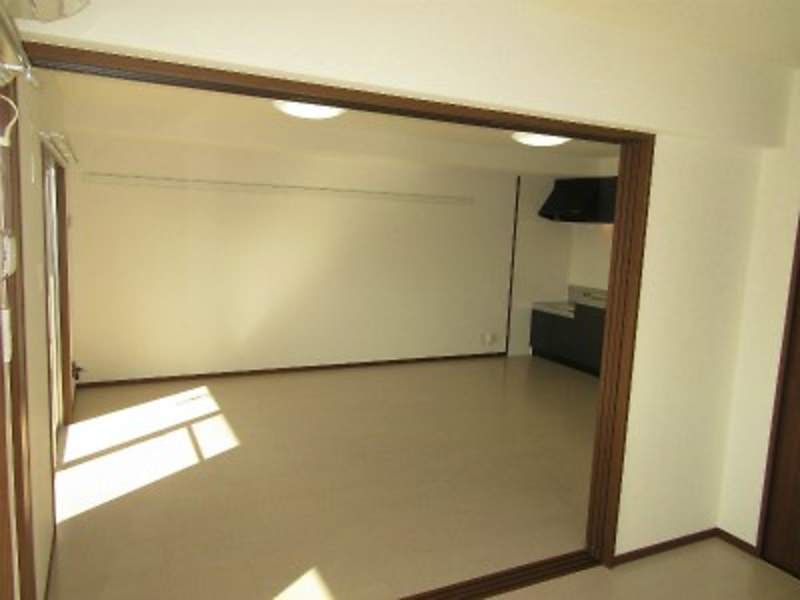 Court Happiness 2LDK Apartment for Rent in Uruma City, Okinawa - Thumbnail 3