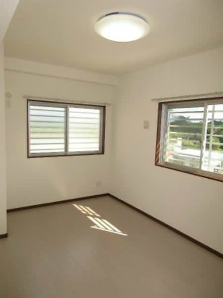 Court Happiness 2LDK Apartment for Rent in Uruma City, Okinawa - Thumbnail 4