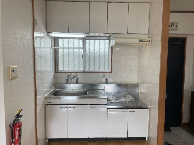 2LDK Apartment for Rent in Tomari, Naha City, Okinawa - Thumbnail 4