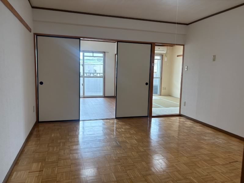 2LDK Apartment for Rent in Tomari, Naha City, Okinawa - Thumbnail 2