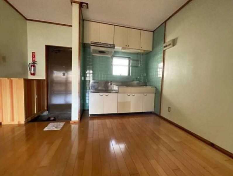 Maison TAKARA (K) 2DK Apartment for Rent in Naha Oroku - Thumbnail 3